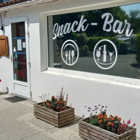 Mobil-home Pour 8 Pers. Avec Terrasse A Saint-sornin - Api-1-52-461 キャンプ場 *