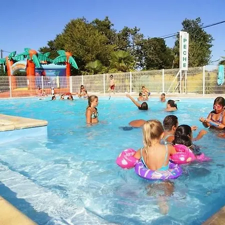 キャンプ場 Mobil-home Pour 8 Pers. Avec Terrasse A Saint-sornin - Api-1-52-461