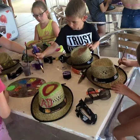 キャンプ場 Mobil-home Pour 8 Pers. Avec Terrasse A Saint-sornin - Api-1-52-461 *