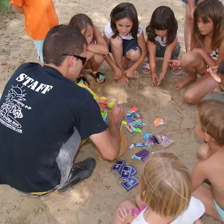 Mobil-home Pour 8 Pers. Avec Terrasse A Saint-sornin - Api-1-52-461 *