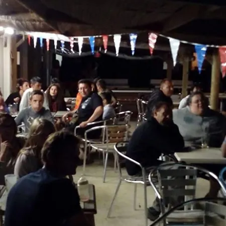 Mobil-home Pour 8 Pers. Avec Terrasse A Saint-sornin - Api-1-52-461 キャンプ場 *