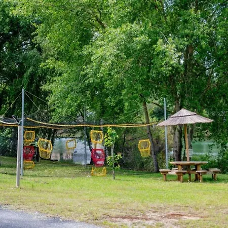 Mobil-home Pour 8 Pers. Avec Terrasse A Saint-sornin - Api-1-52-461 キャンプ場 *