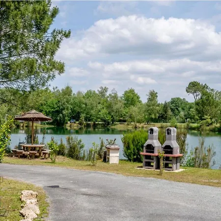 Mobil-home Pour 8 Pers. Avec Terrasse A Saint-sornin - Api-1-52-461 キャンプ場 *